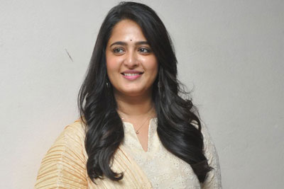 anushka-shetty-stills-from-bhaagamathie-thanks-meet